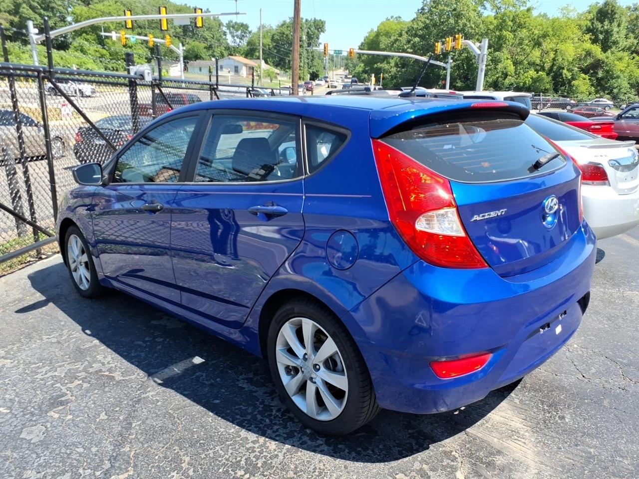 Hyundai Accent  2012