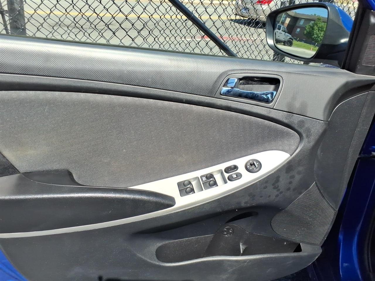 Hyundai Accent  2012