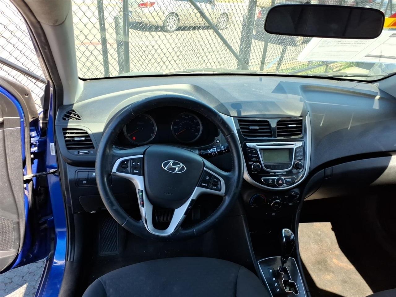 Hyundai Accent  2012