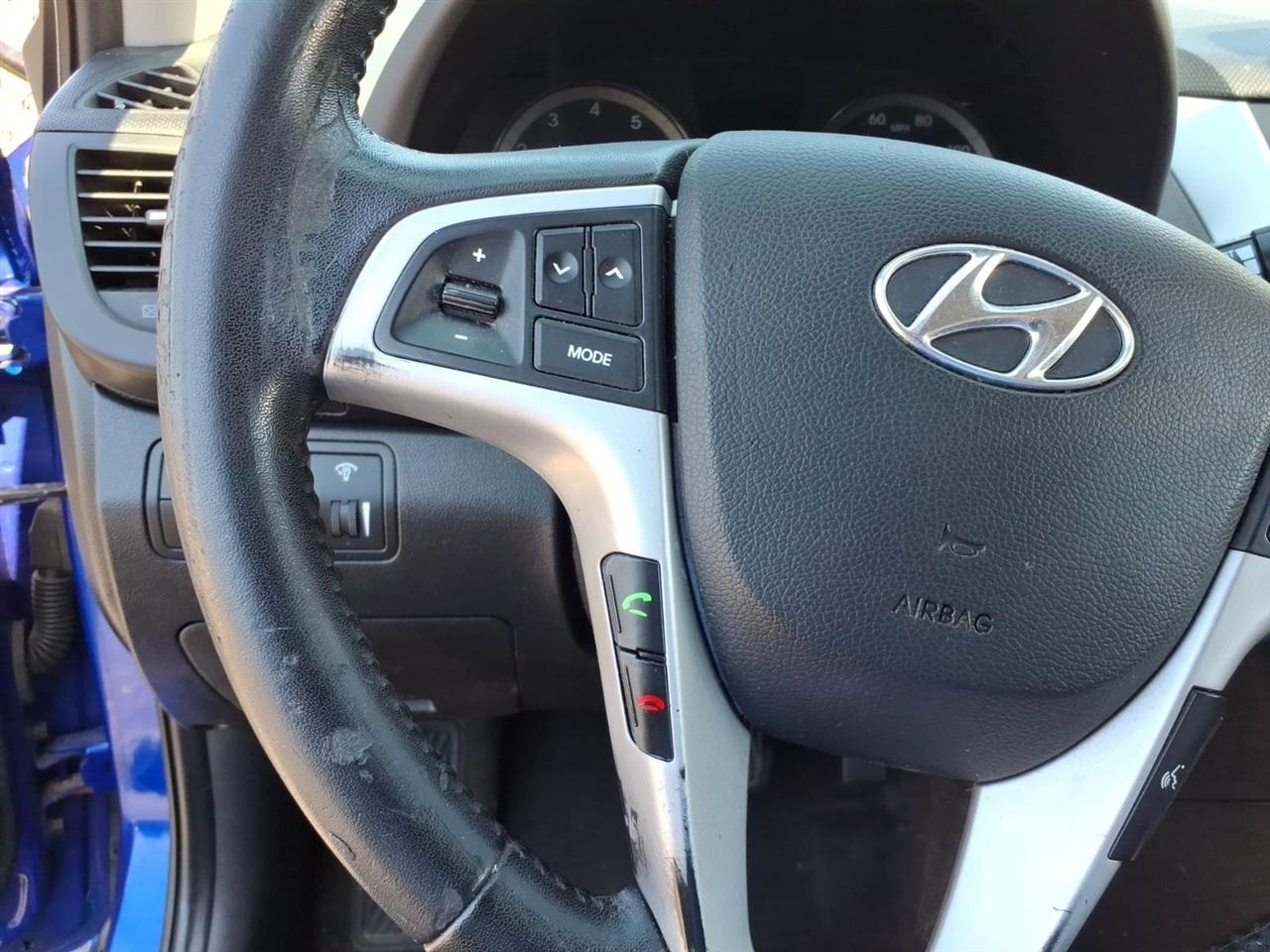 Hyundai Accent  2012