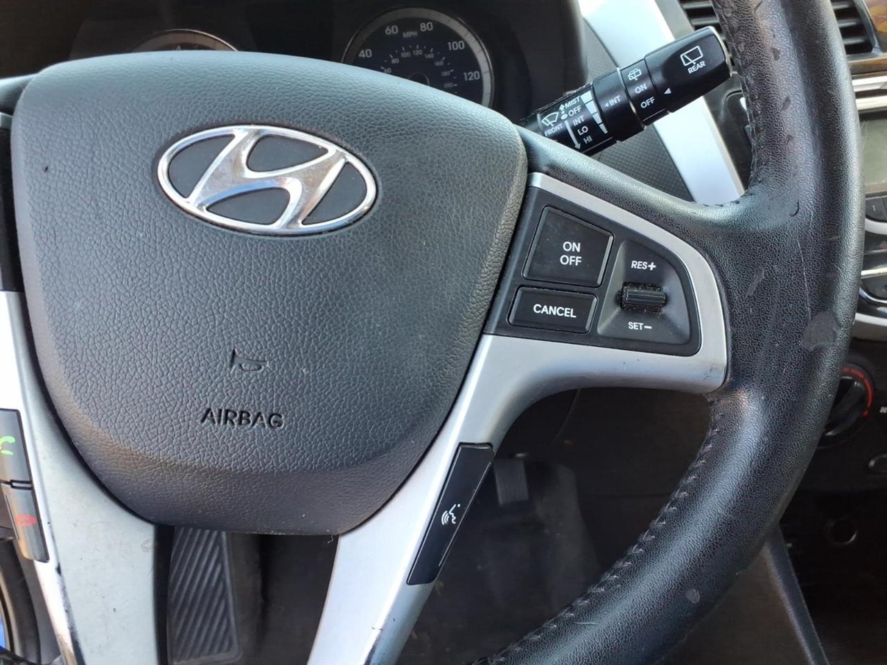 Hyundai Accent  2012