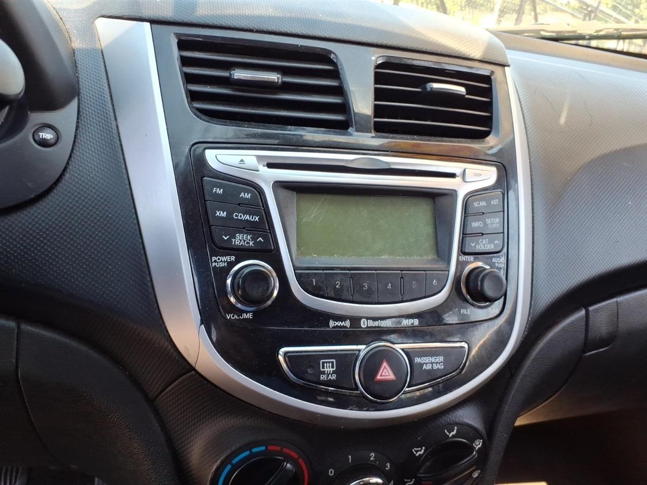Hyundai Accent  2012