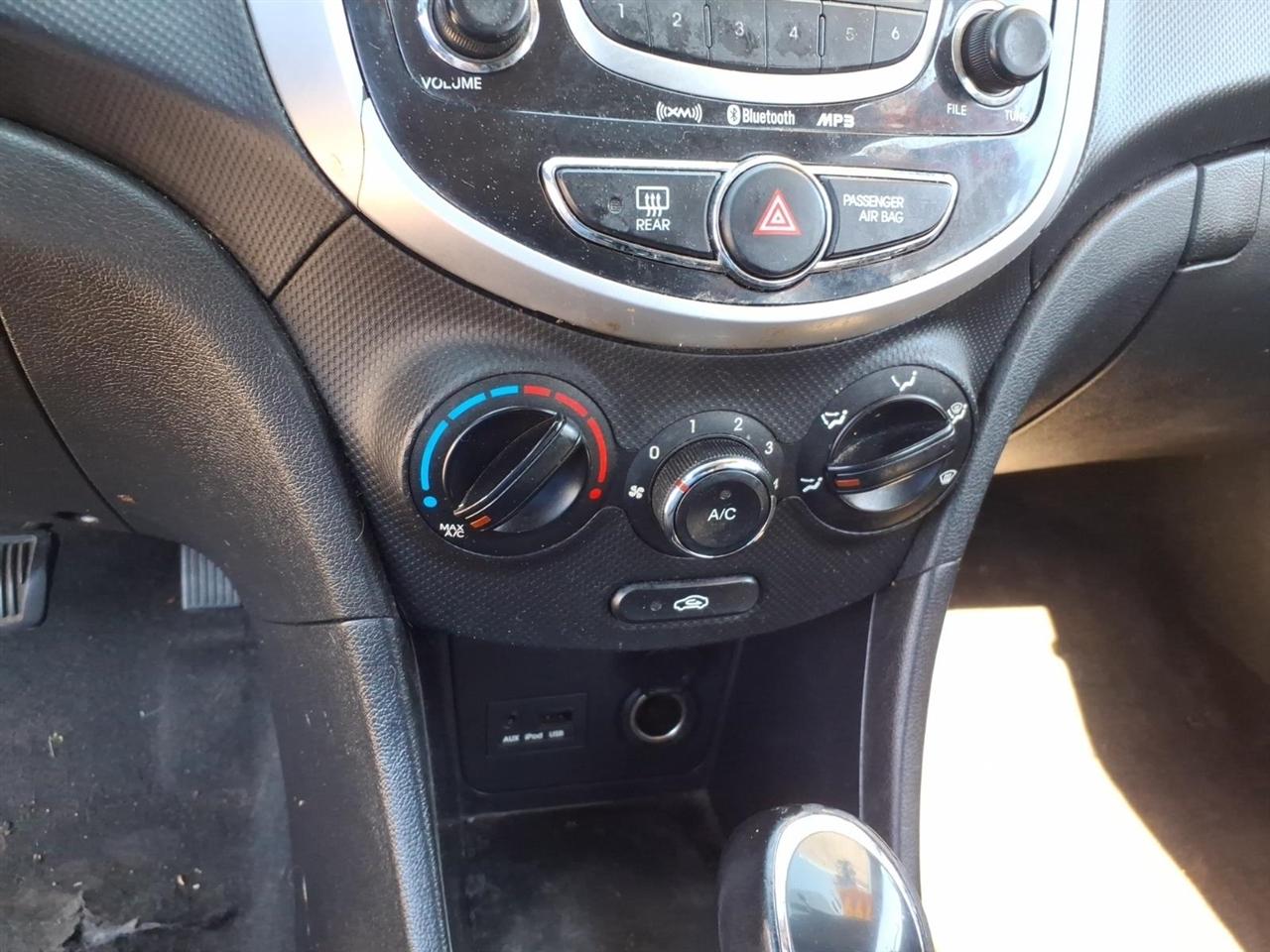 Hyundai Accent  2012