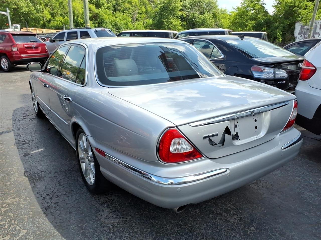 Jaguar XJ  2004