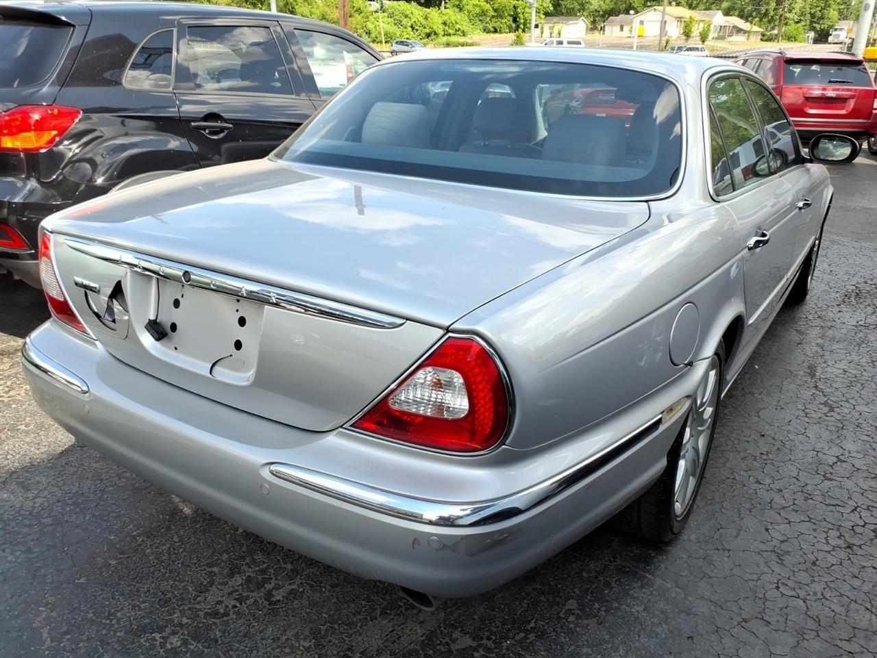 Jaguar XJ  2004
