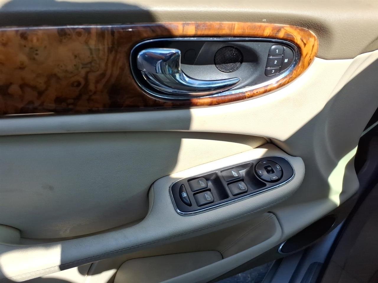 Jaguar XJ  2004