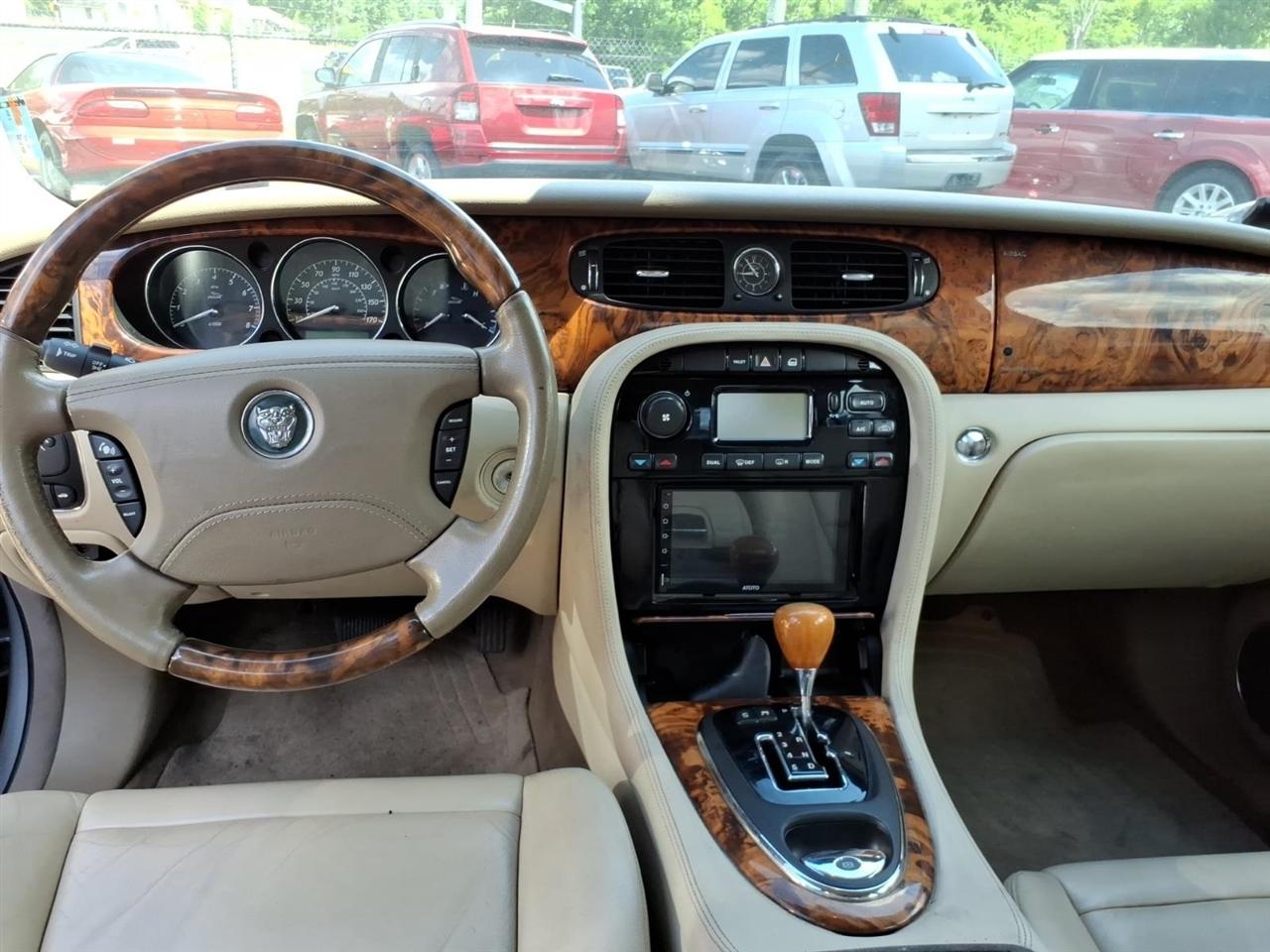 Jaguar XJ  2004