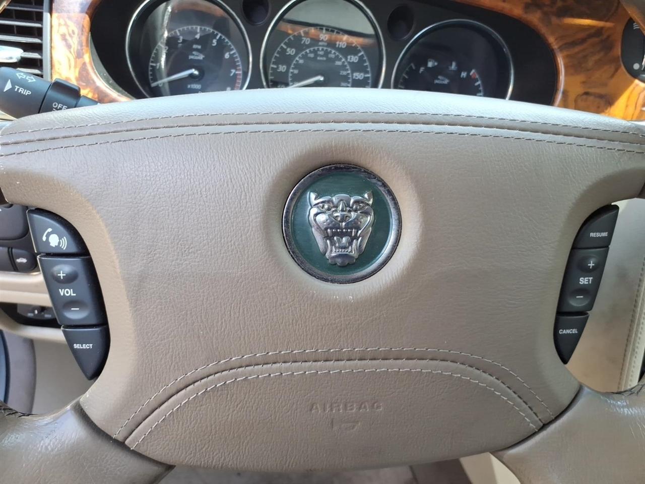 Jaguar XJ  2004