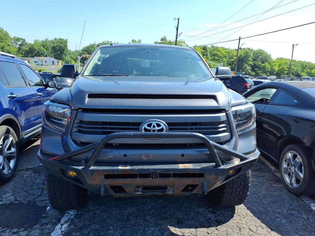 Toyota Tundra 4WD Truck  2015