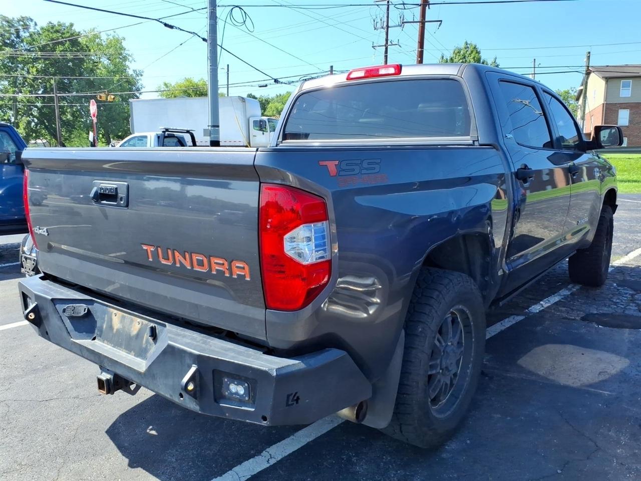 Toyota Tundra 4WD Truck  2015