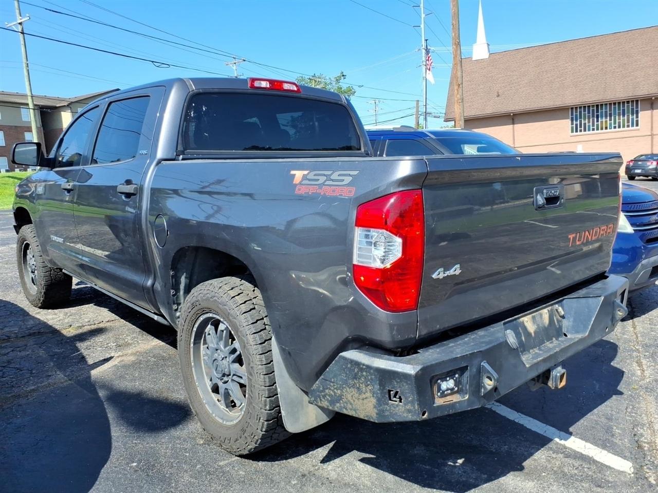 Toyota Tundra 4WD Truck  2015