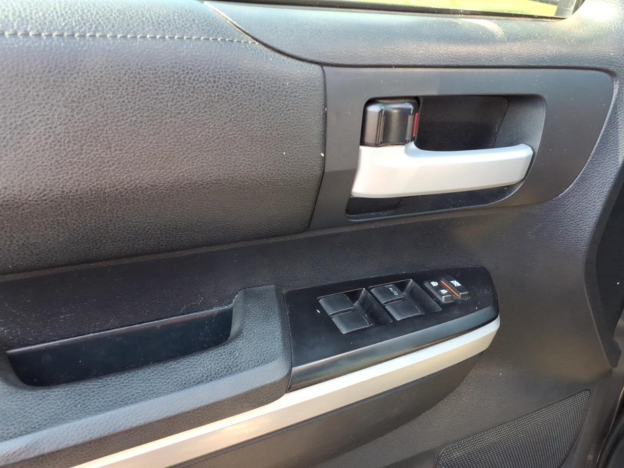 Toyota Tundra 4WD Truck  2015