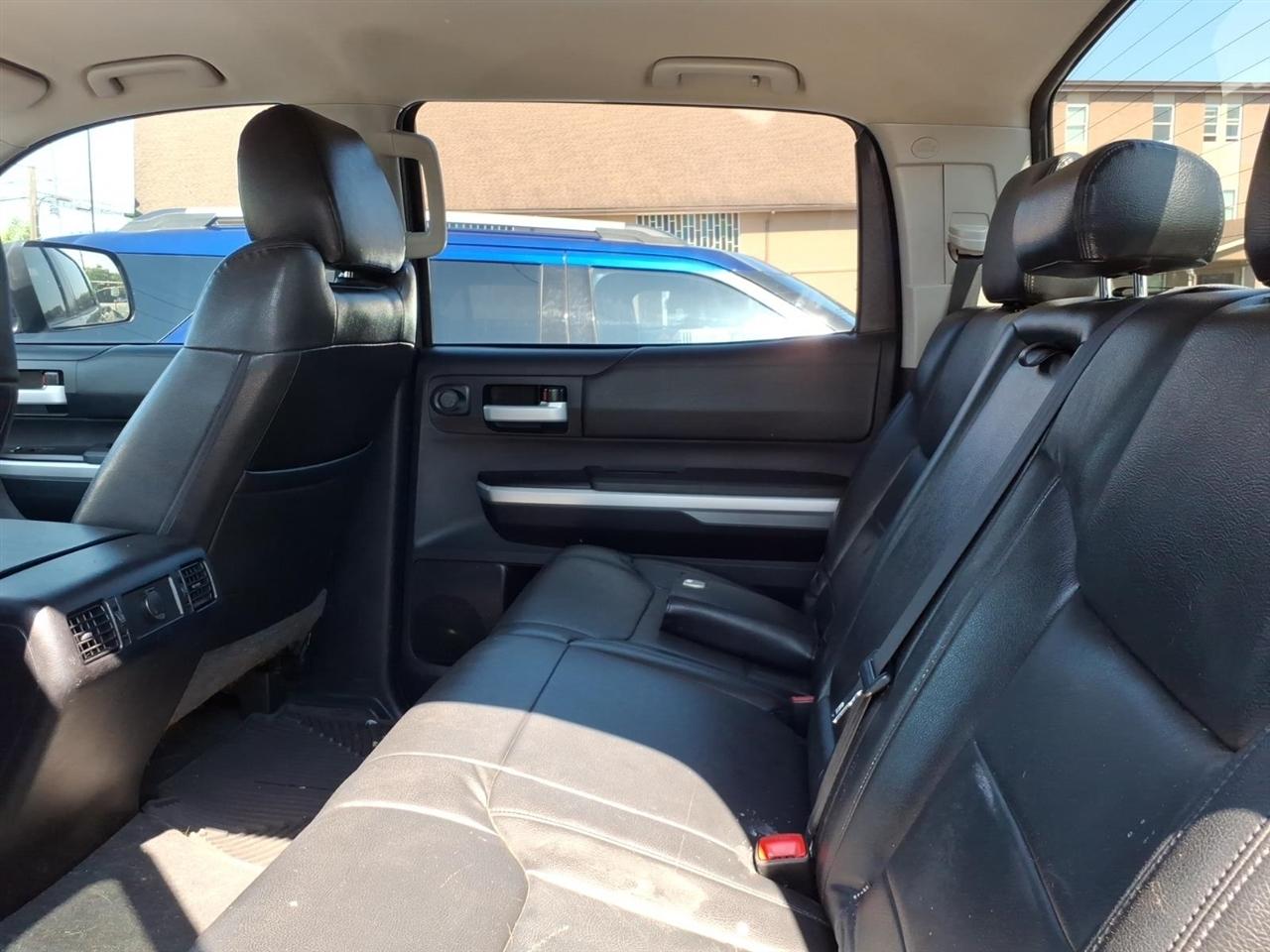 Toyota Tundra 4WD Truck  2015