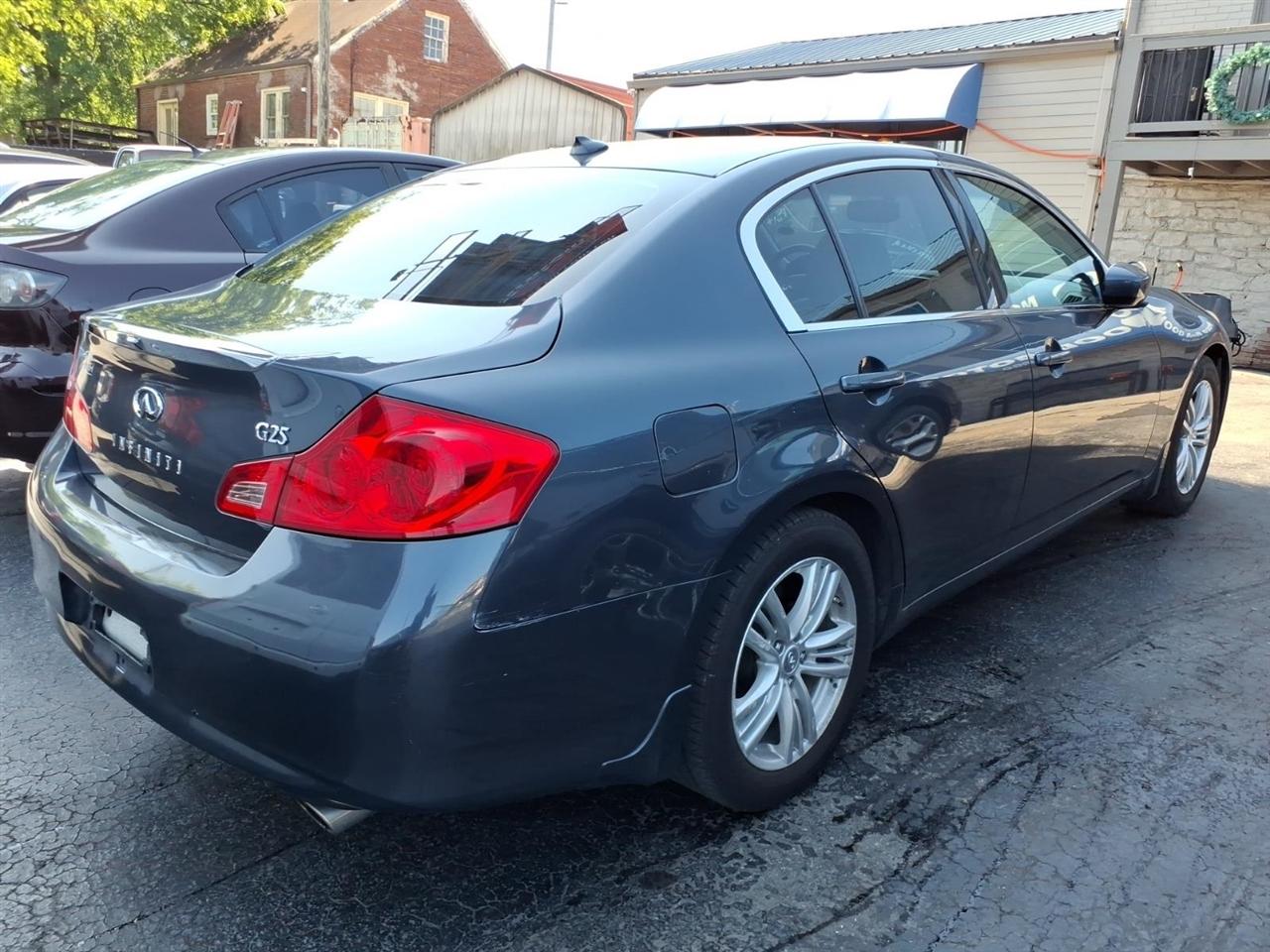 Infiniti G25 Sedan  2011