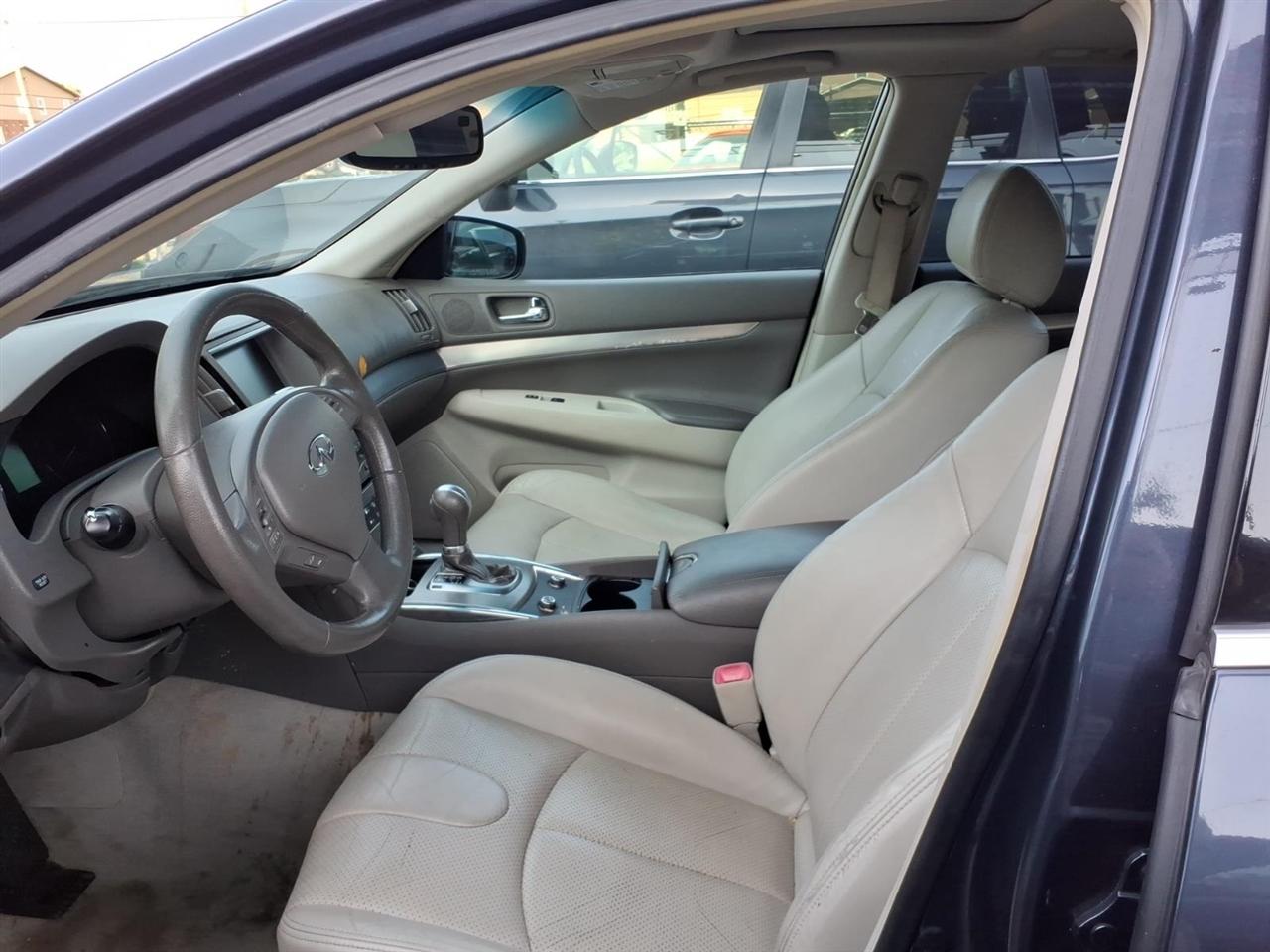 Infiniti G25 Sedan  2011