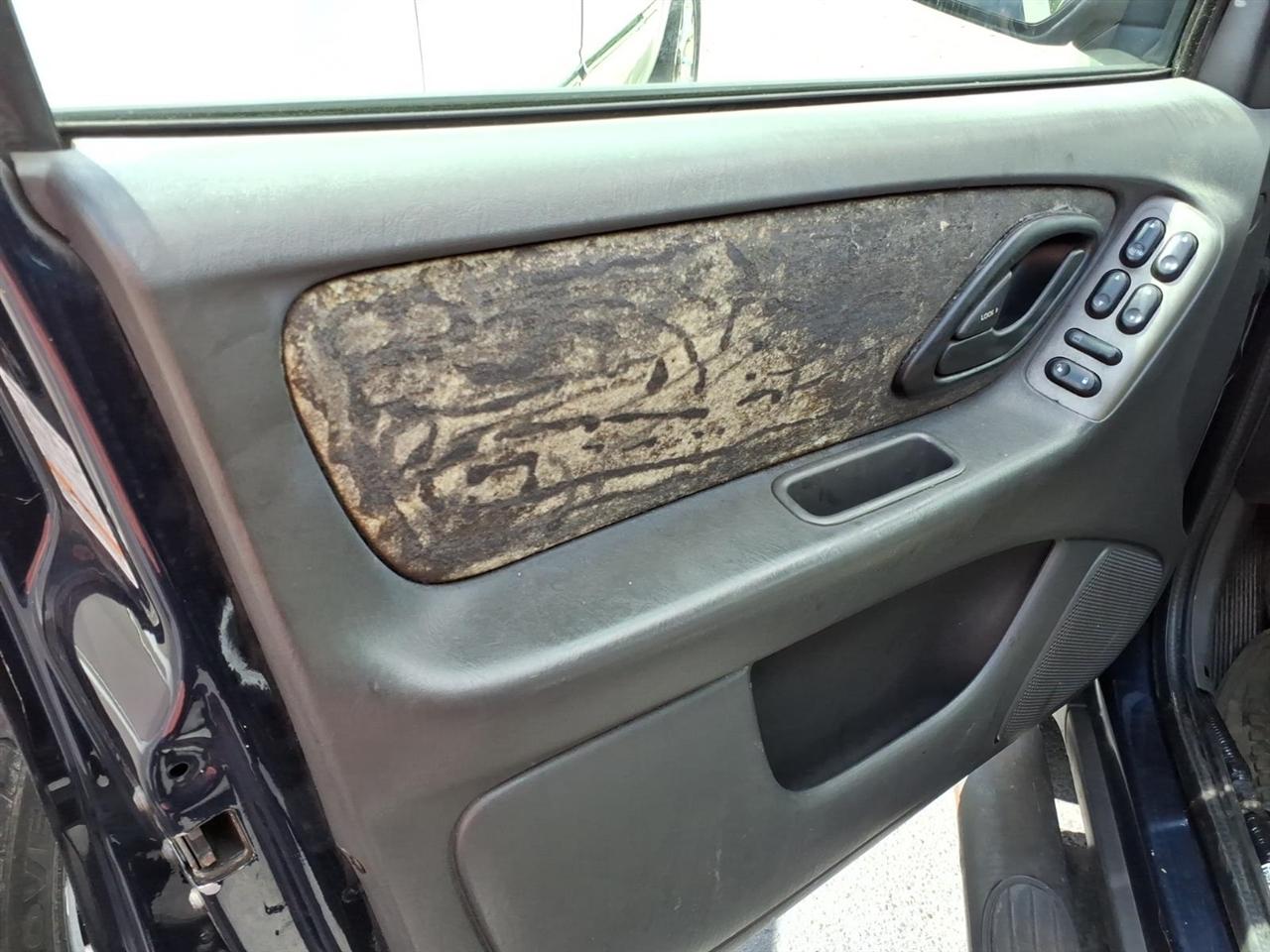 Ford Escape  2004