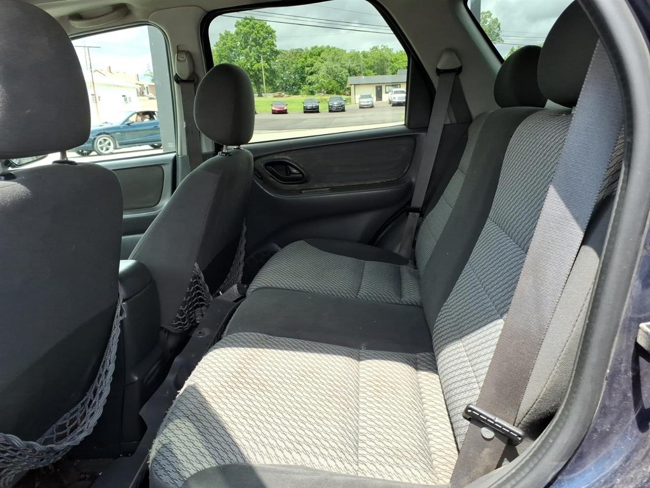 Ford Escape  2004