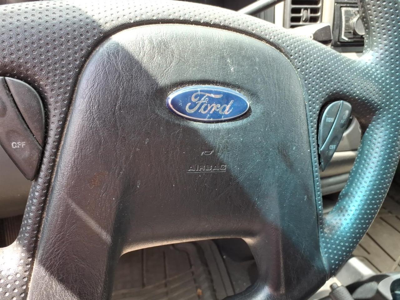 Ford Escape  2004