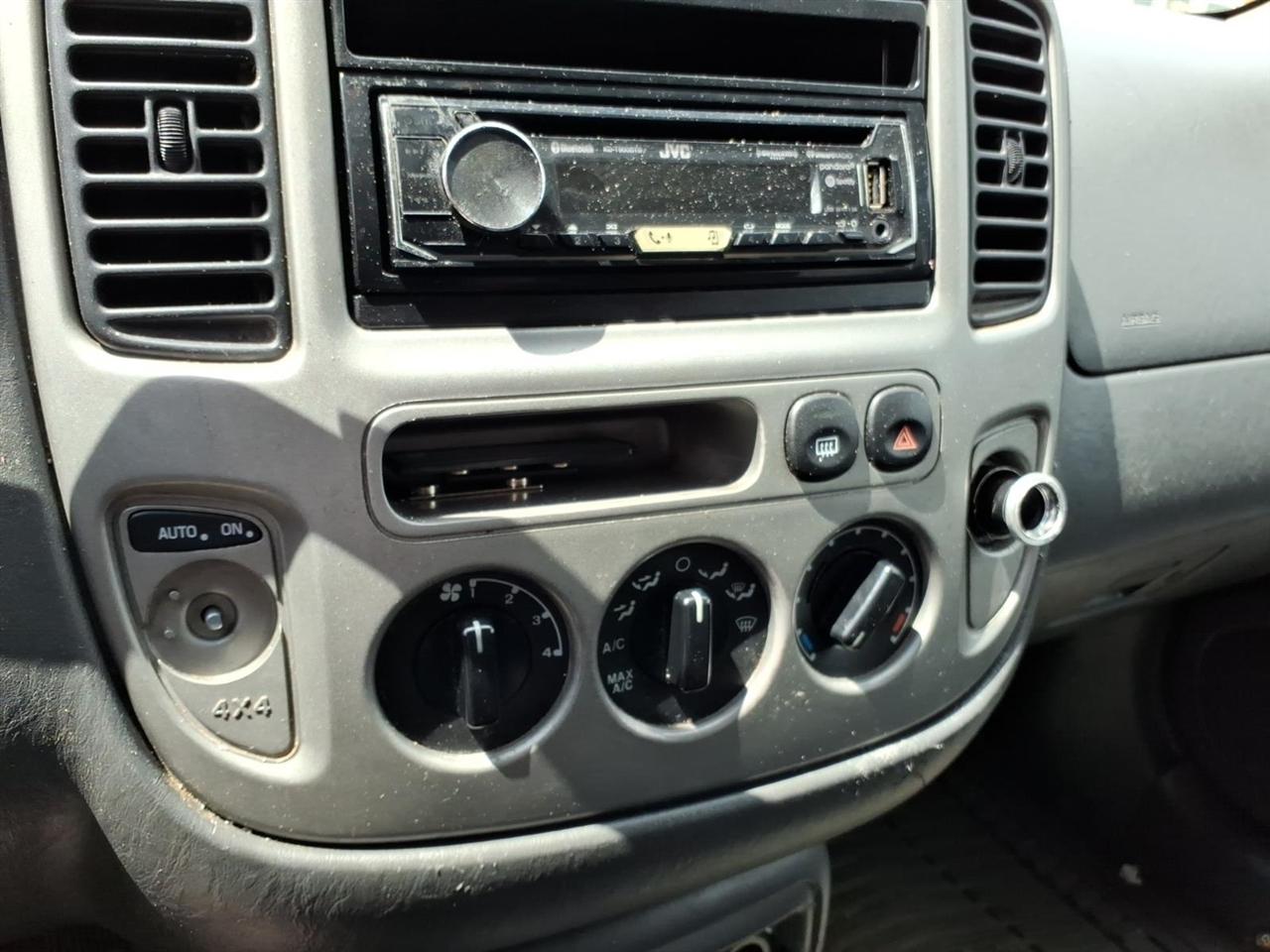 Ford Escape  2004