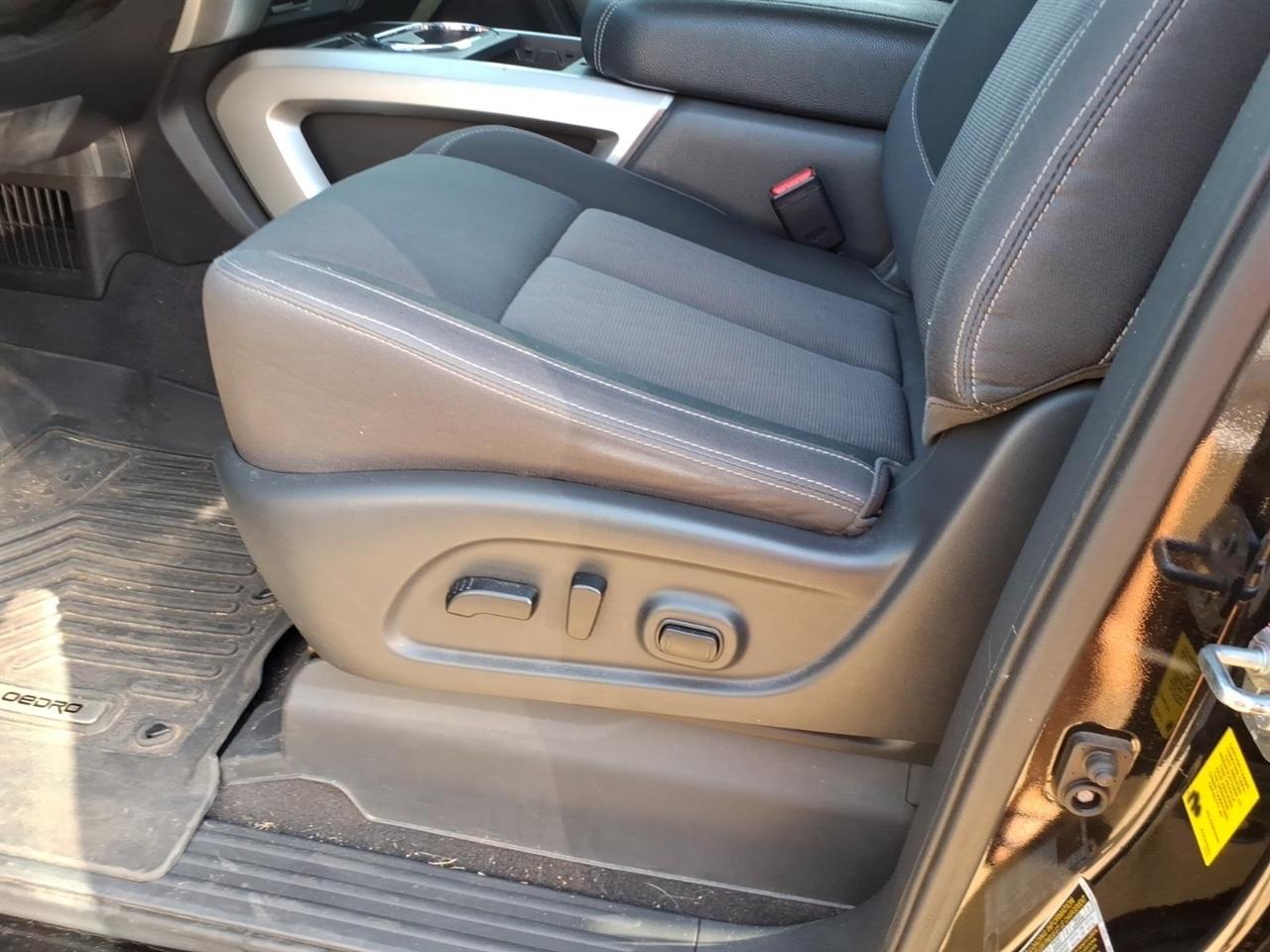 Nissan Titan  2021