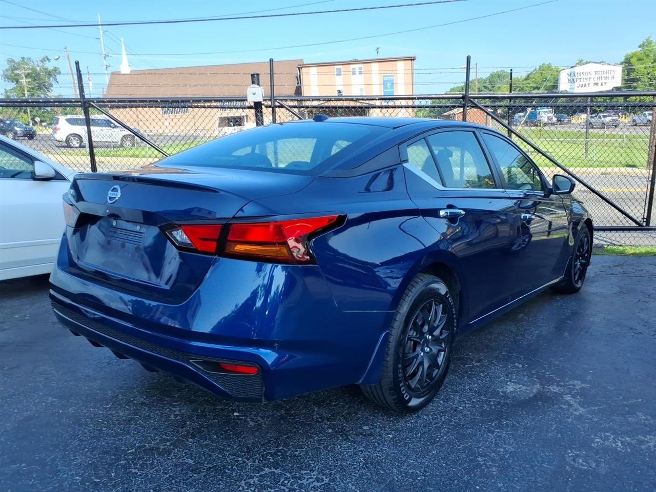 Nissan Altima  2020