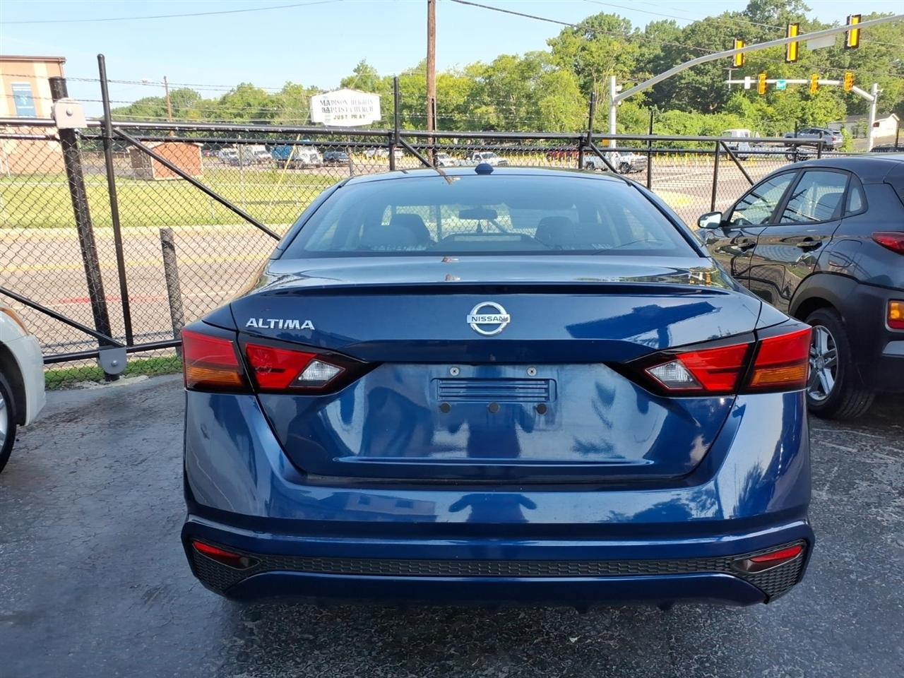 Nissan Altima  2020
