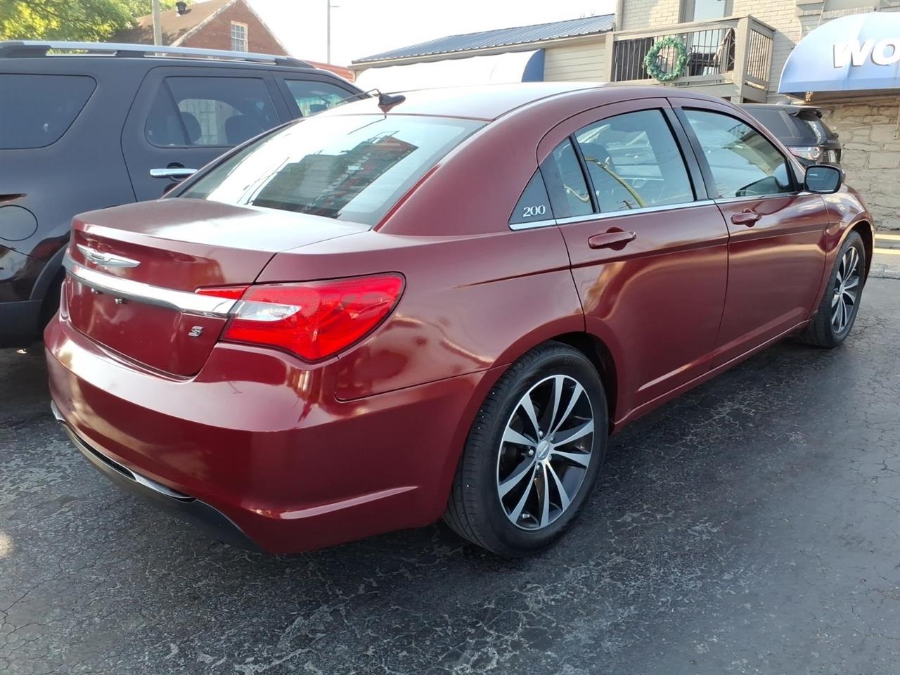 Chrysler 200  2014