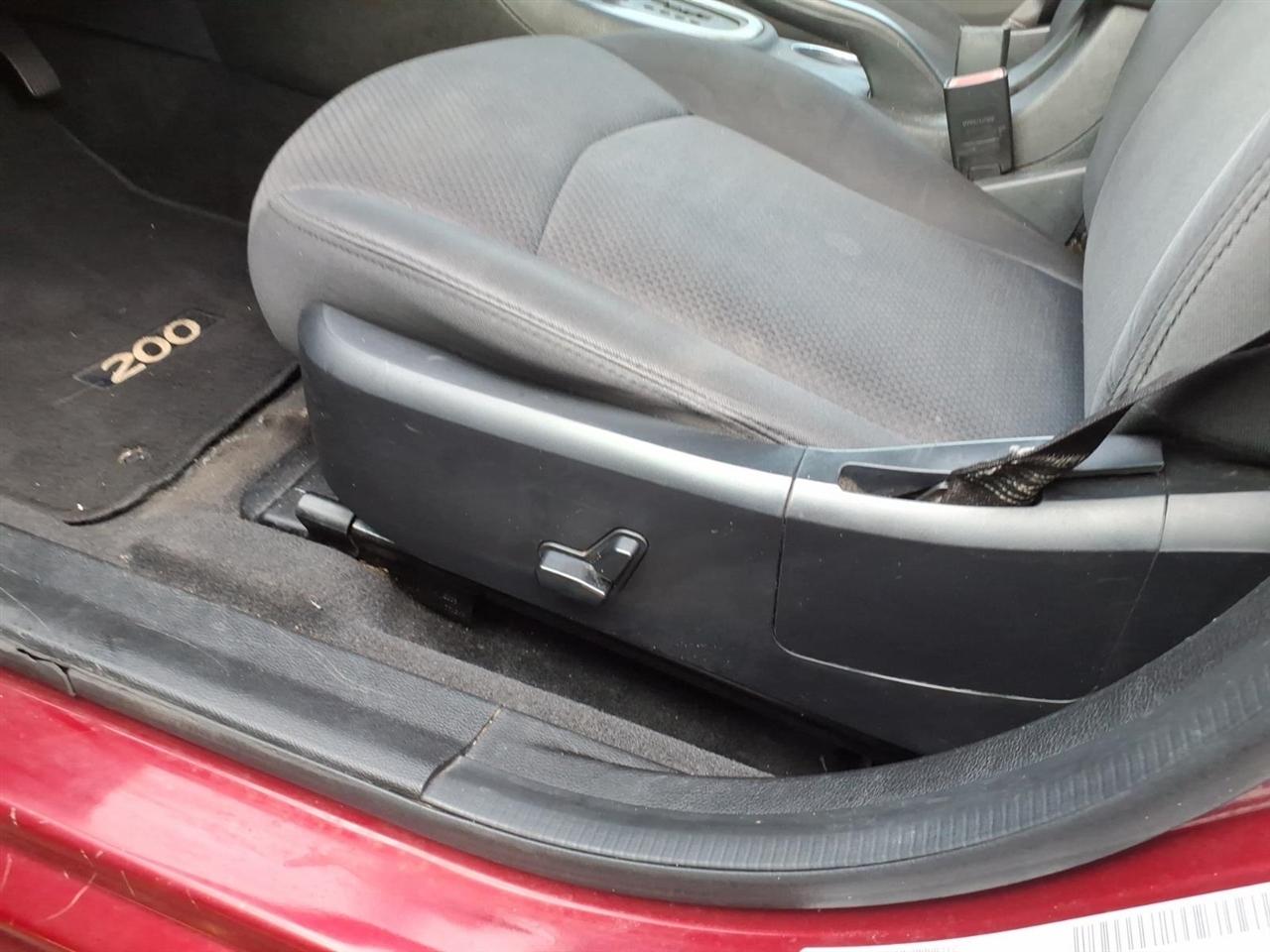 Chrysler 200  2014