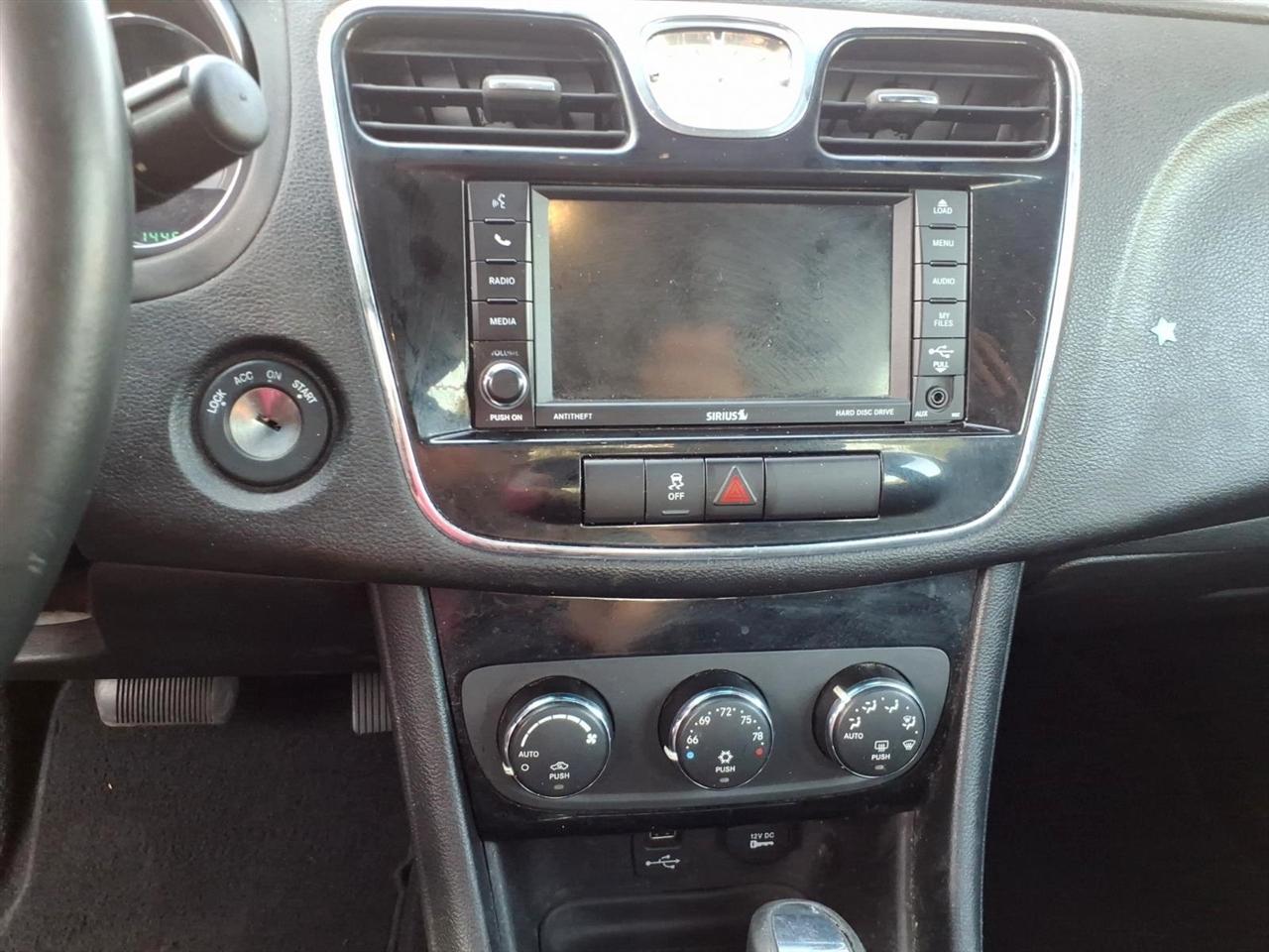 Chrysler 200  2014