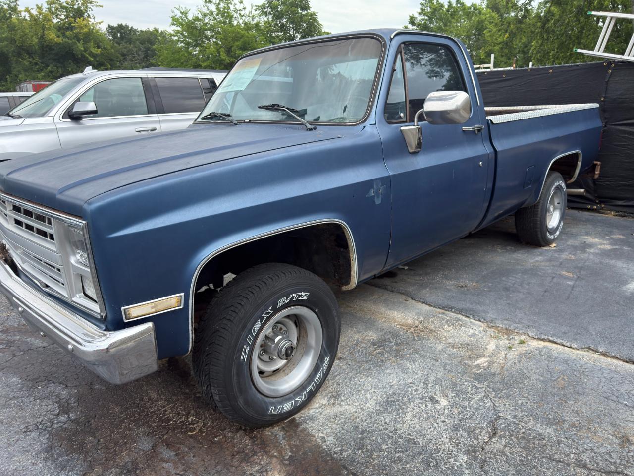 Chevrolet Pickup K10 Stepside 117.5" WB 1985