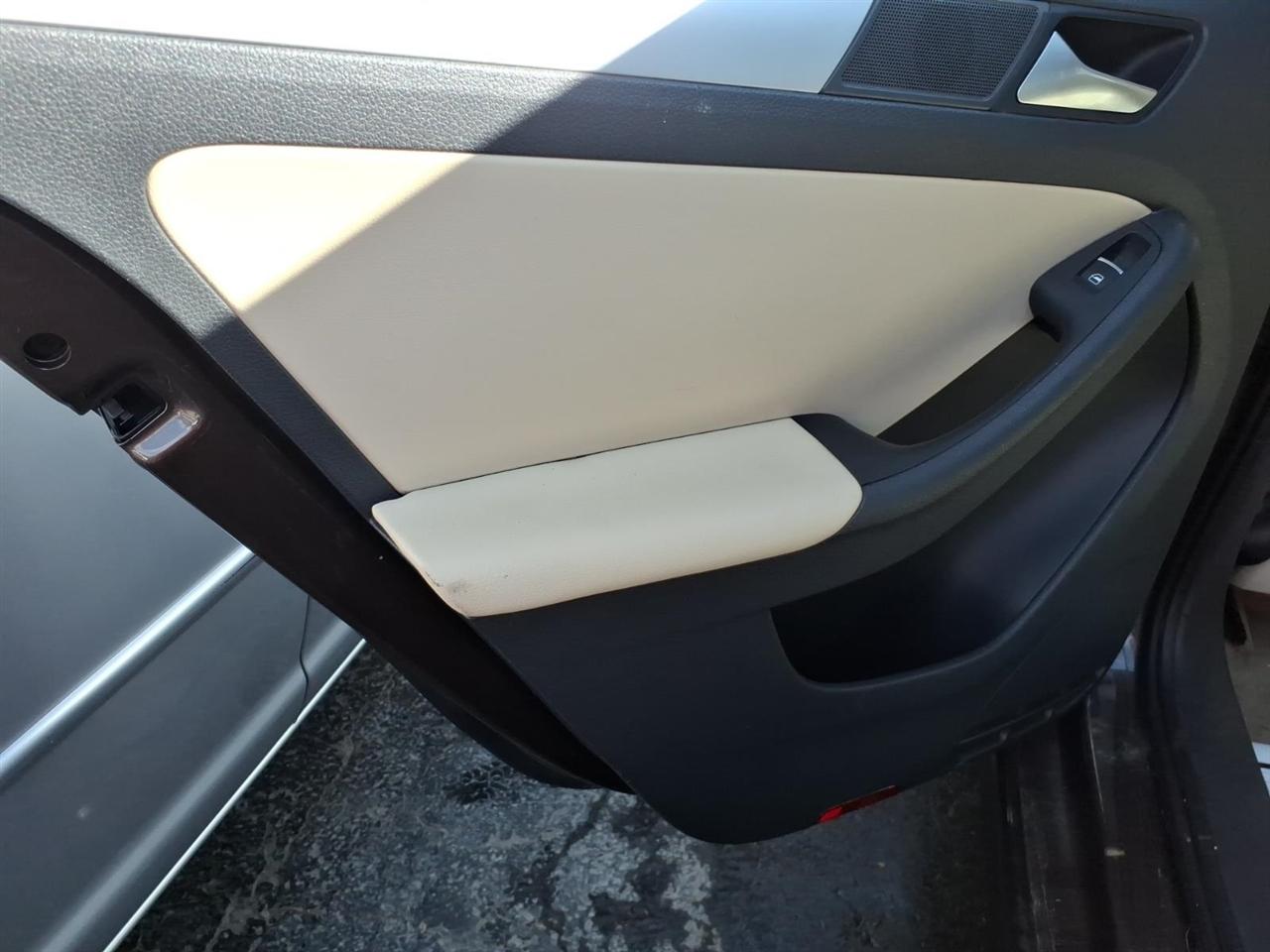 Volkswagen Jetta Sedan  2013