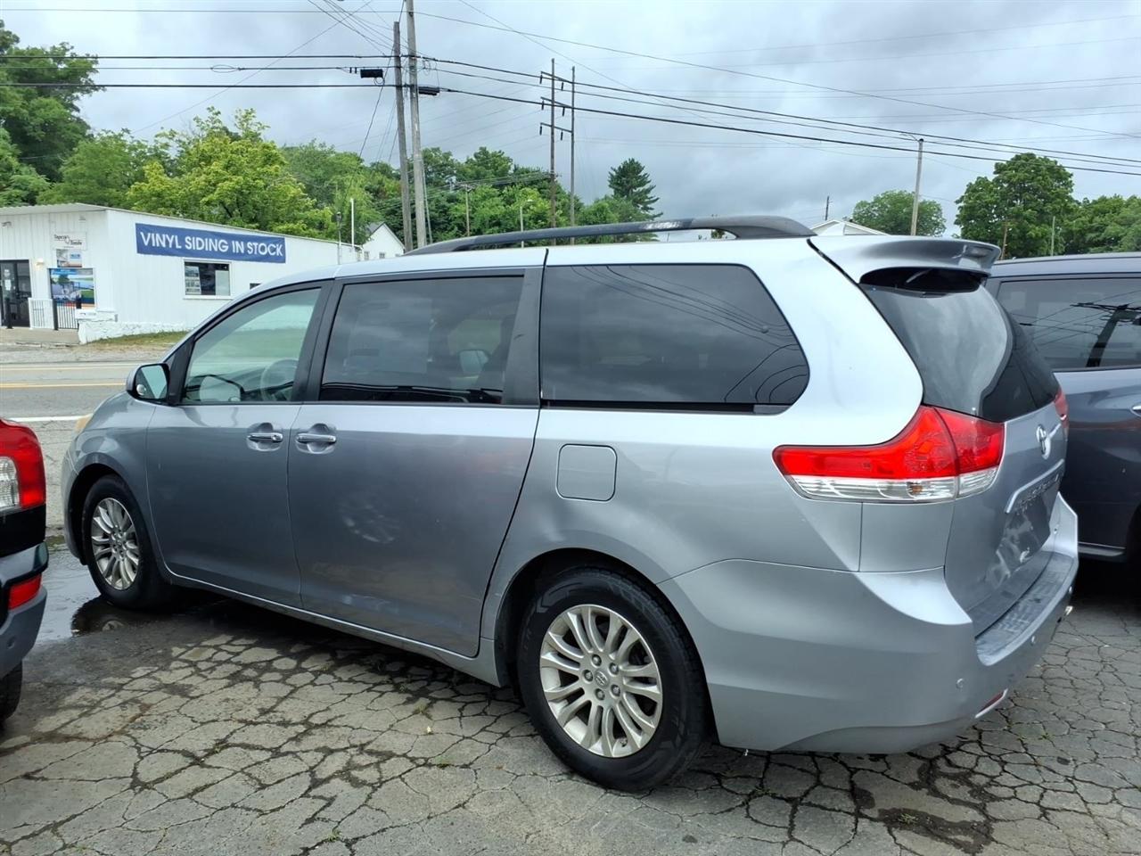 Toyota Sienna  2011