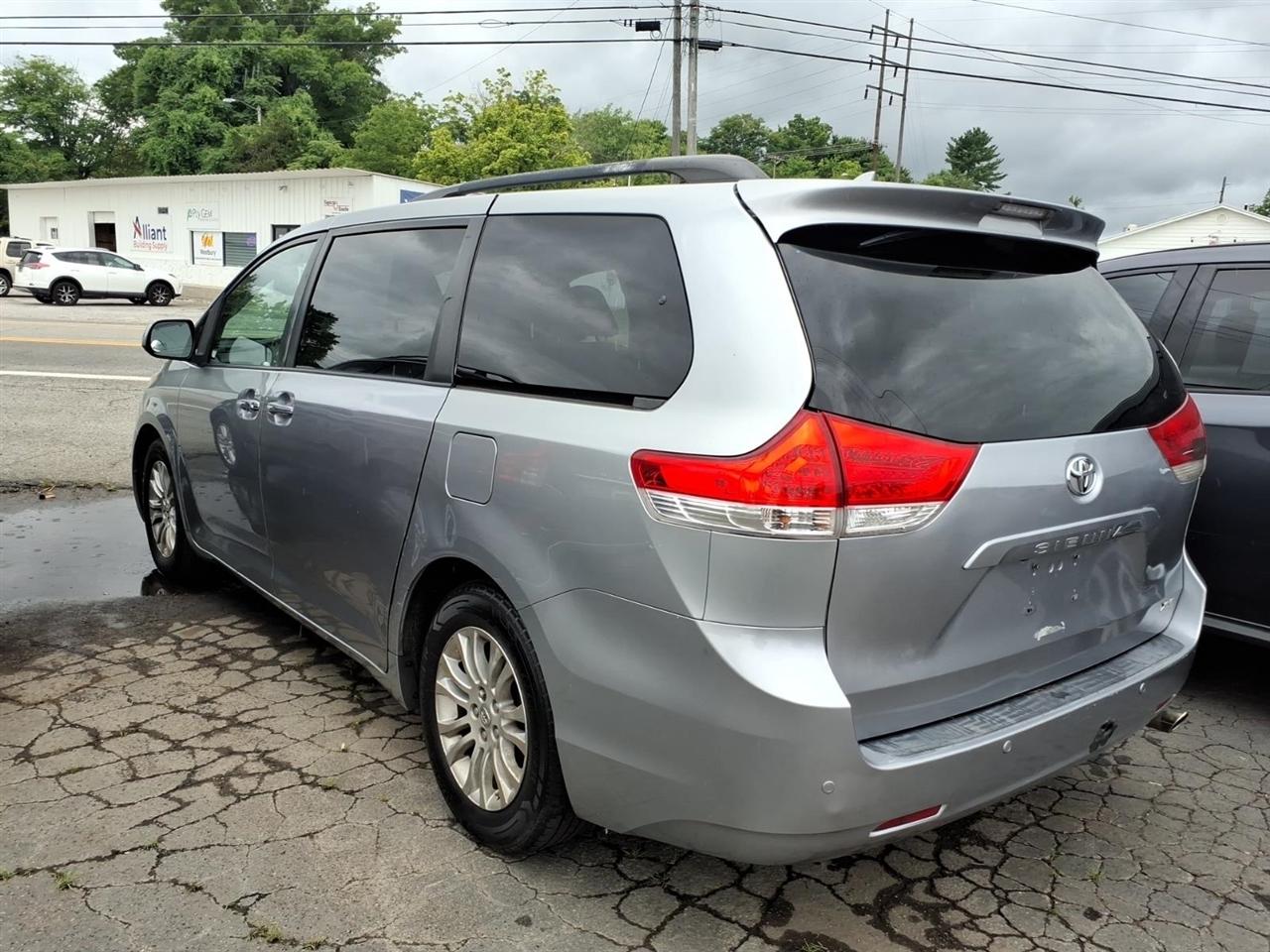Toyota Sienna  2011