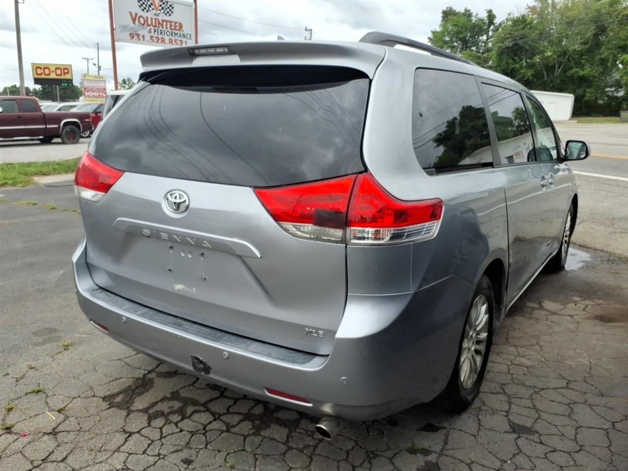 Toyota Sienna  2011
