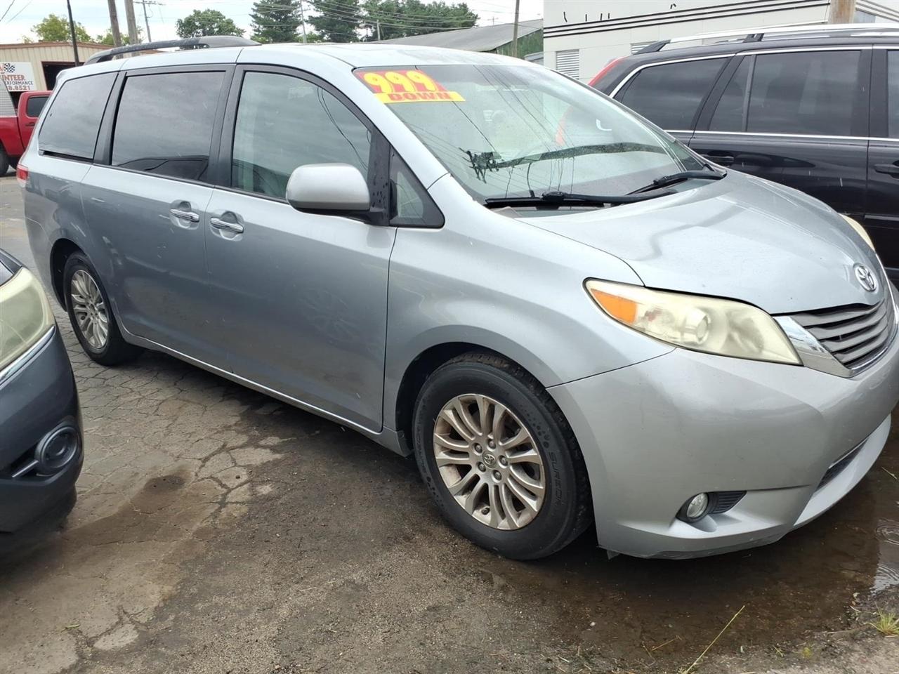 Toyota Sienna  2011