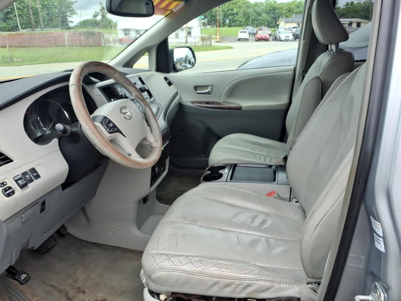 Toyota Sienna  2011