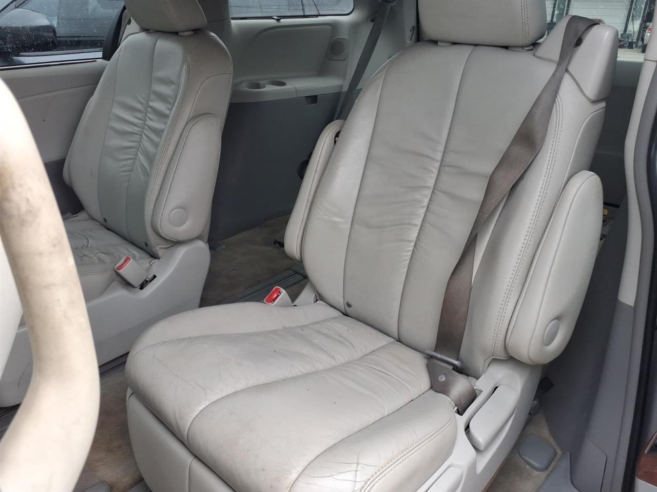 Toyota Sienna  2011