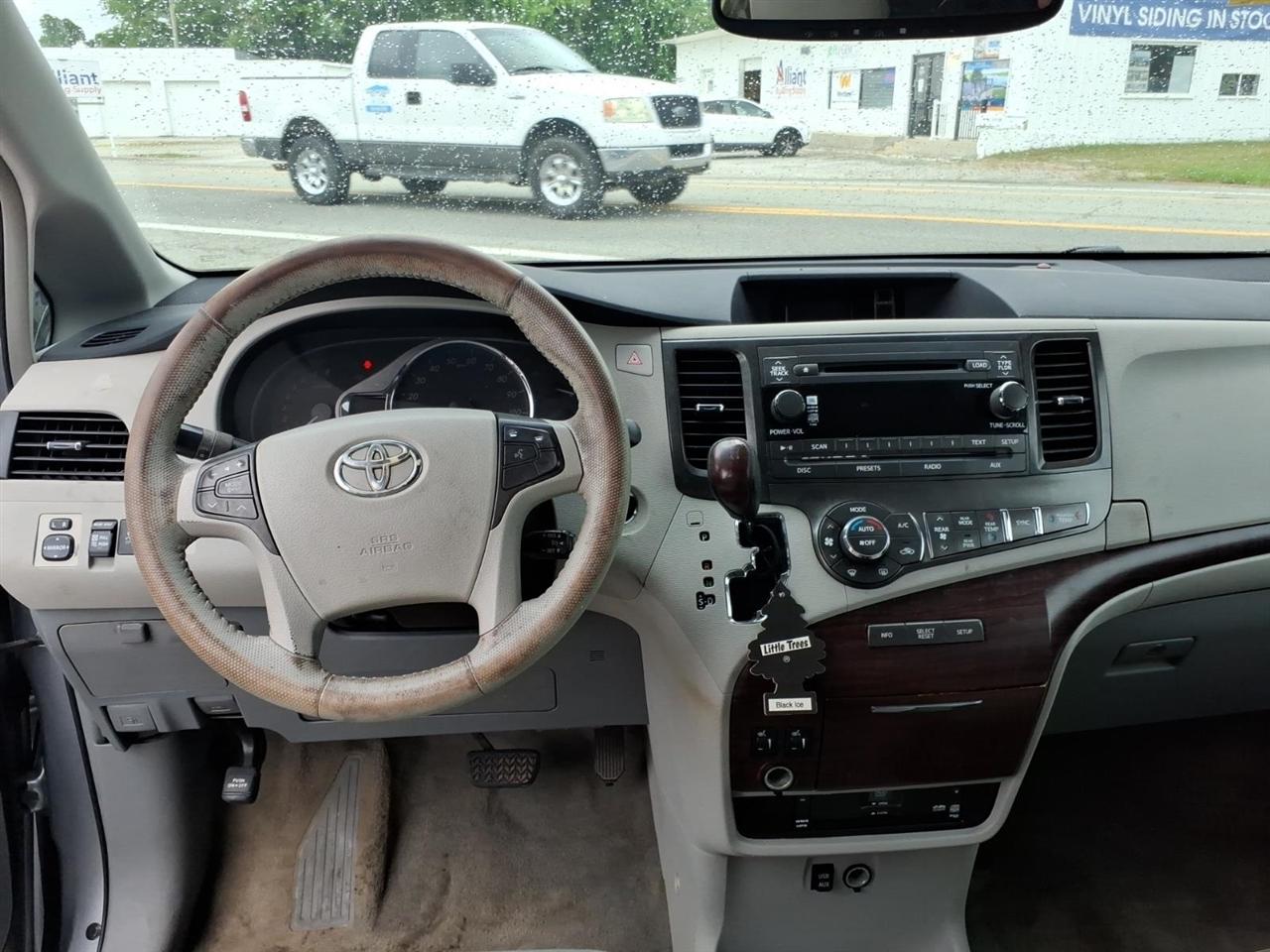 Toyota Sienna  2011