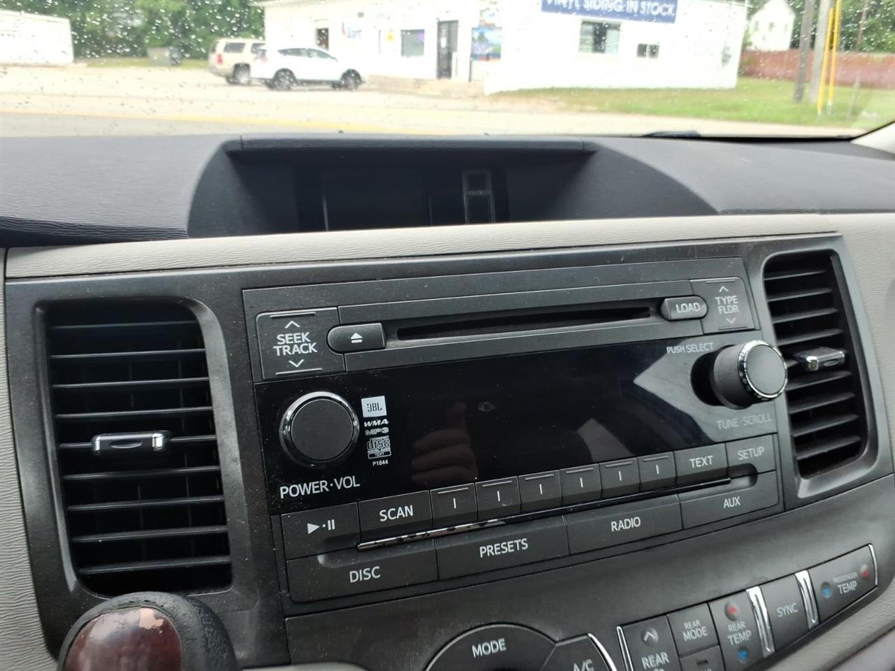 Toyota Sienna  2011