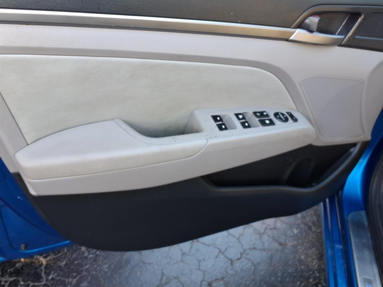 Hyundai Elantra  2018