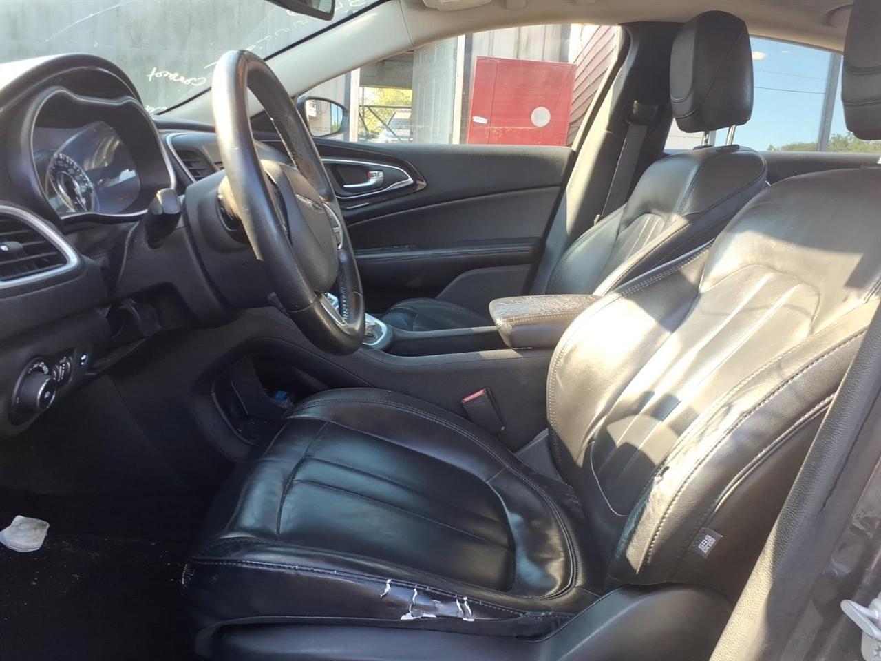 Chrysler 200  2015