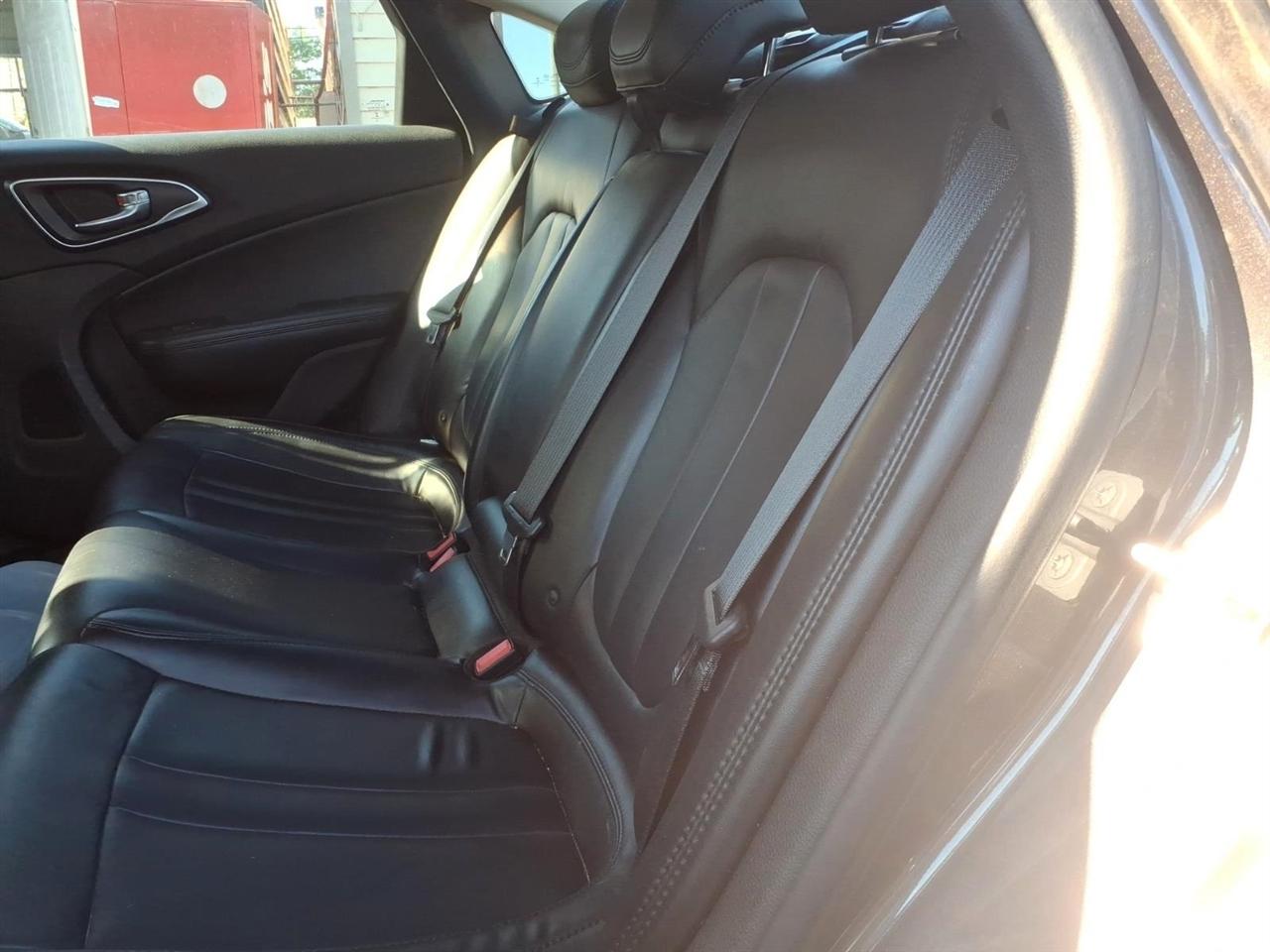 Chrysler 200  2015