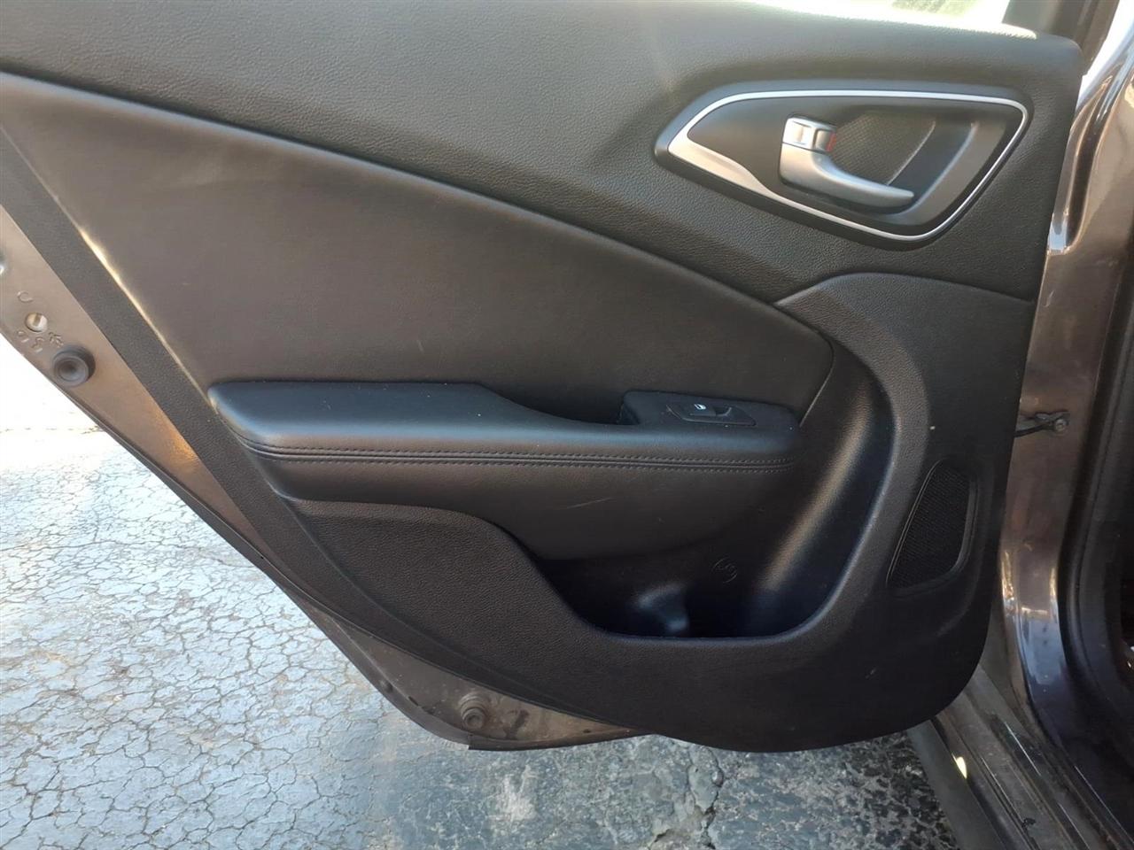 Chrysler 200  2015