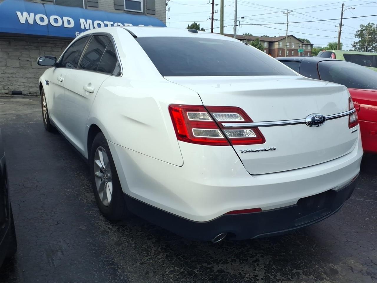 Ford Taurus  2015