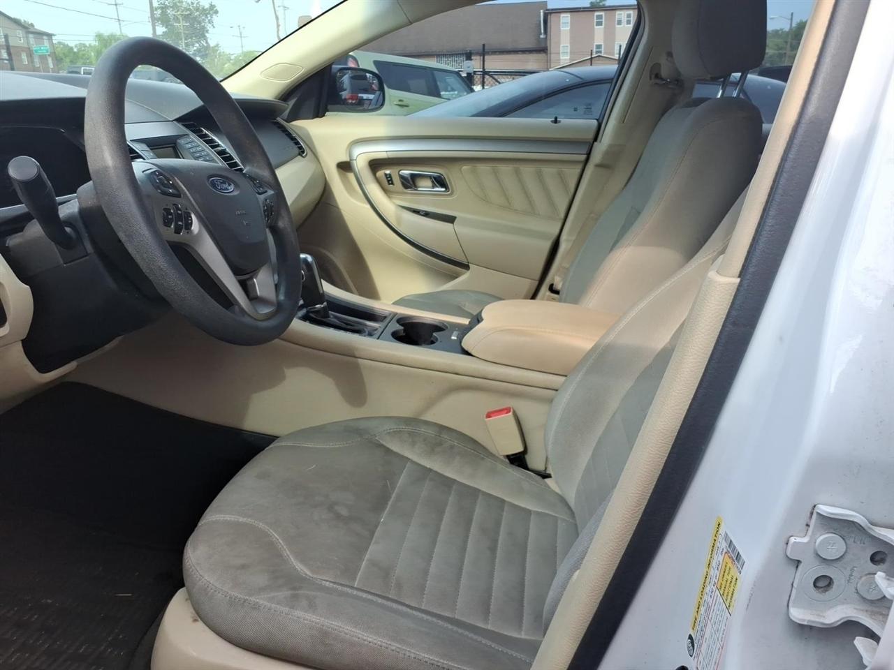 Ford Taurus  2015