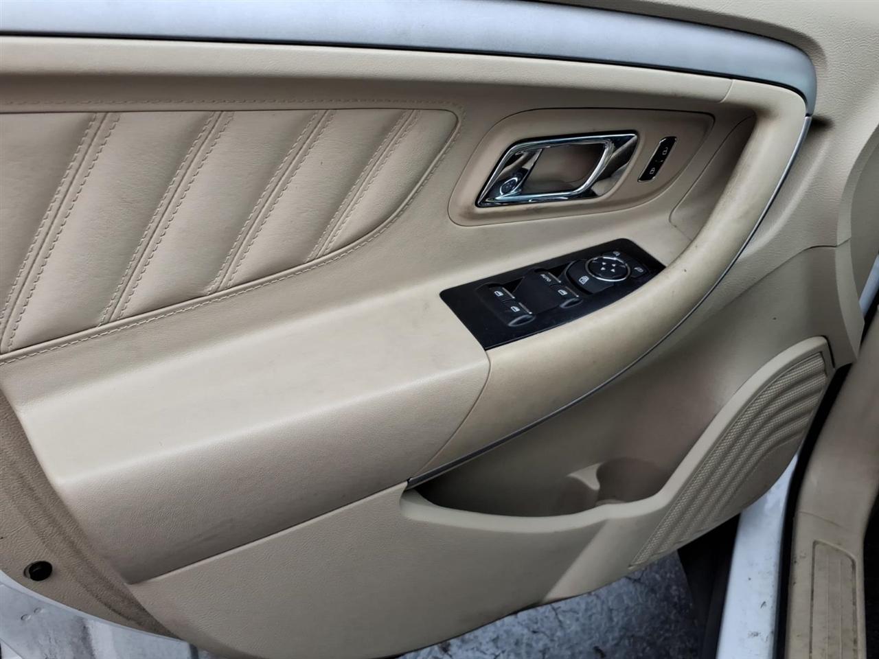 Ford Taurus  2015