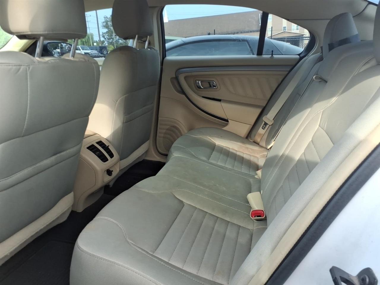 Ford Taurus  2015