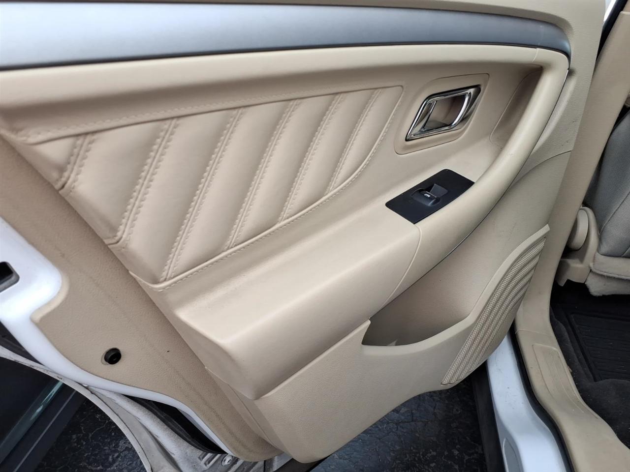 Ford Taurus  2015