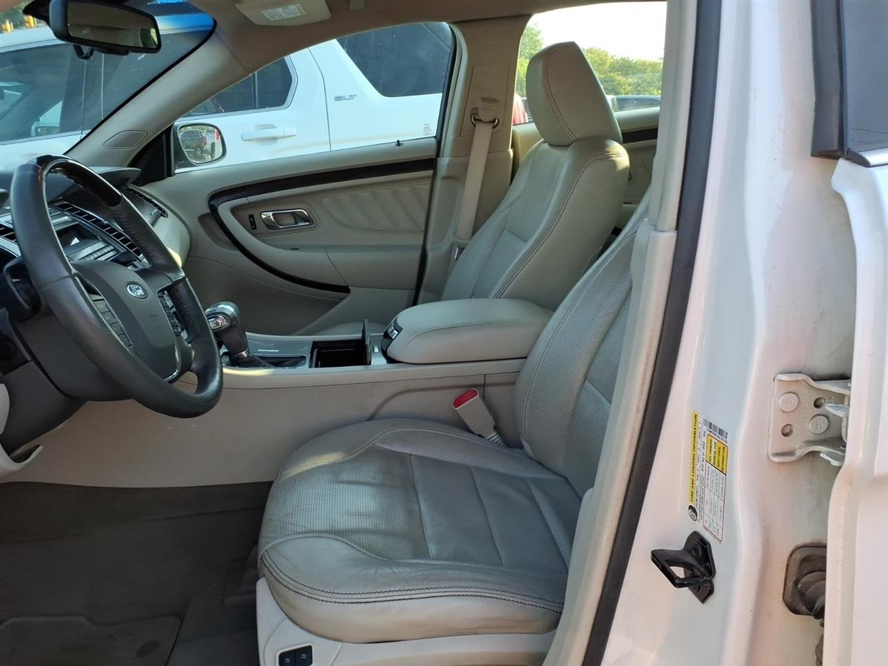 Ford Taurus  2010
