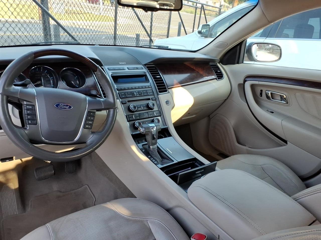 Ford Taurus  2010
